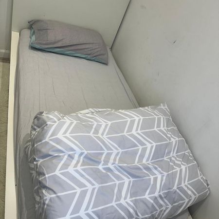 Single Room Canvey Island Exterior photo